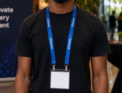 Attendee wearing a double-clip unicolor lanyard